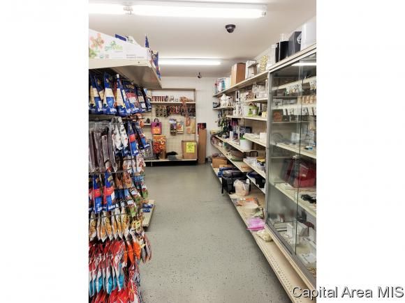 562 N Henderson St, Galesburg, IL 61401